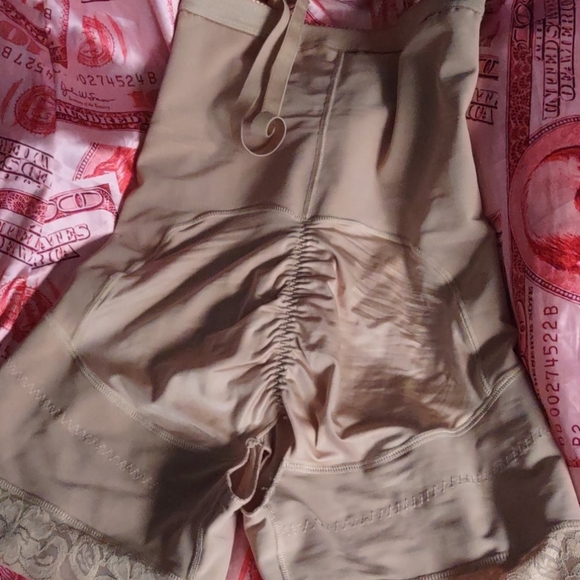 Post-Op Girdle - Picture 7 of 8